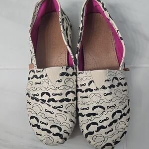 Stylish Cream and Black Women's Loafers